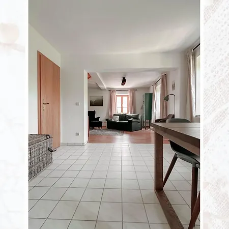 Exklusive Erdgeschosswohnung Im Romantischen Vierseitenhof Mit 3 Schlafzimmern Und 2 Baedern Apartament
