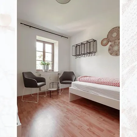 Exklusive Erdgeschosswohnung Im Romantischen Vierseitenhof Mit 3 Schlafzimmern Und 2 Baedern *