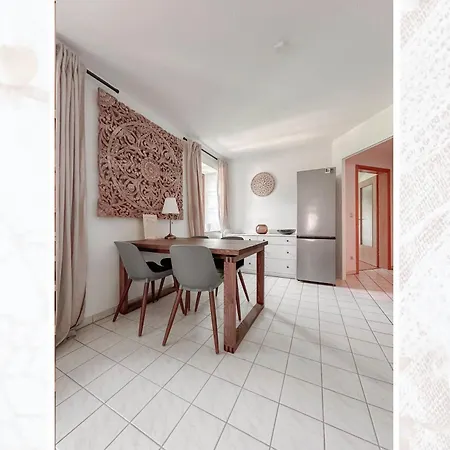 Exklusive Erdgeschosswohnung Im Romantischen Vierseitenhof Mit 3 Schlafzimmern Und 2 Baedern Apartament *