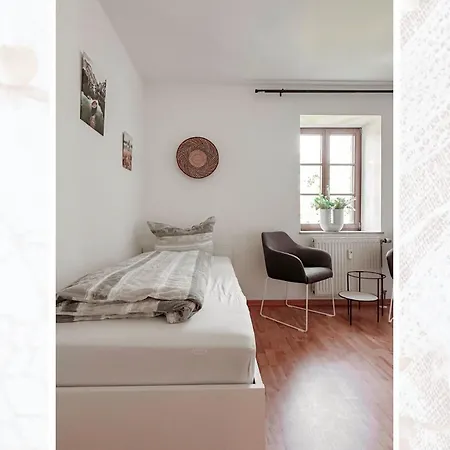 Apartament Exklusive Erdgeschosswohnung Im Romantischen Vierseitenhof Mit 3 Schlafzimmern Und 2 Baedern *