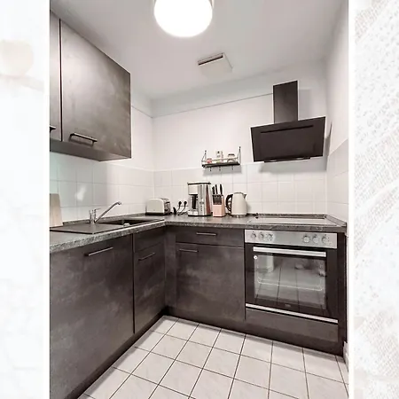 Exklusive Erdgeschosswohnung Im Romantischen Vierseitenhof Mit 3 Schlafzimmern Und 2 Baedern Apartament