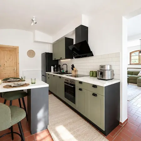 Apartament Exklusive Erdgeschosswohnung Im Romantischen Vierseitenhof Mit 3 Schlafzimmern Und 2 Baedern