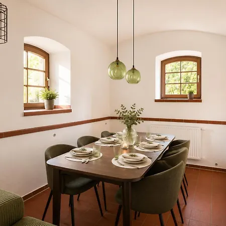 Exklusive Erdgeschosswohnung Im Romantischen Vierseitenhof Mit 3 Schlafzimmern Und 2 Baedern