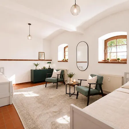 Exklusive Erdgeschosswohnung Im Romantischen Vierseitenhof Mit 3 Schlafzimmern Und 2 Baedern Apartament Drezno