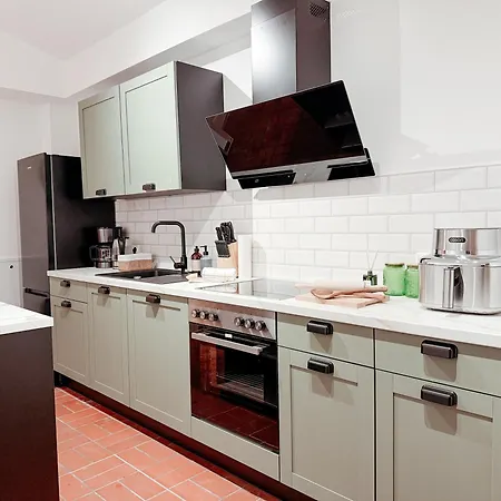 Exklusive Erdgeschosswohnung Im Romantischen Vierseitenhof Mit 3 Schlafzimmern Und 2 Baedern Apartament
